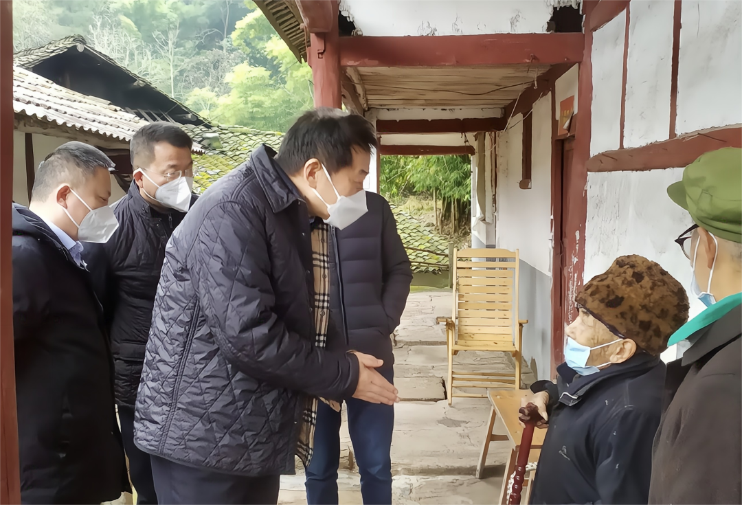 四川省尊龙凯时集团党委书记、董事长任丁率队赴嘉陵区开展帮扶工作