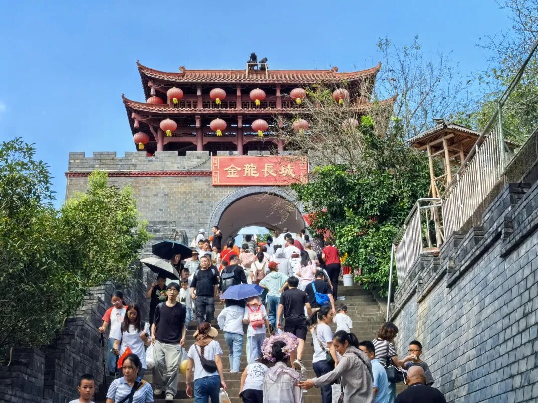 省尊龙凯时集团领导带队开展国庆、中秋“双节”安全检查并看望慰问一线干部职工